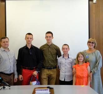 У Горішніх Плавнях до нового навчального року підтримали багатодітні родини