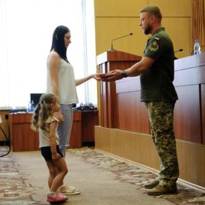 У Горішніх Плавнях родинам полеглих захисників вручили державні нагороди